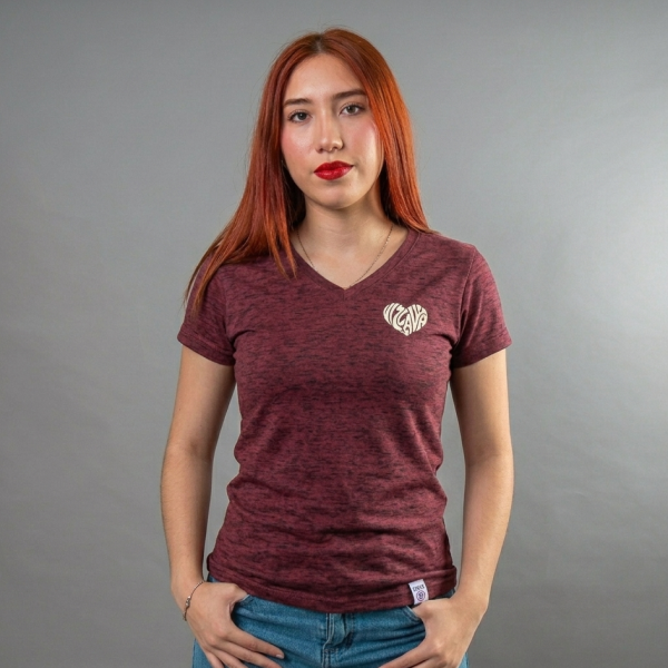 PLAYERA DAMA CUELLO REDONDO GUINDA JAZPE UVA HEART